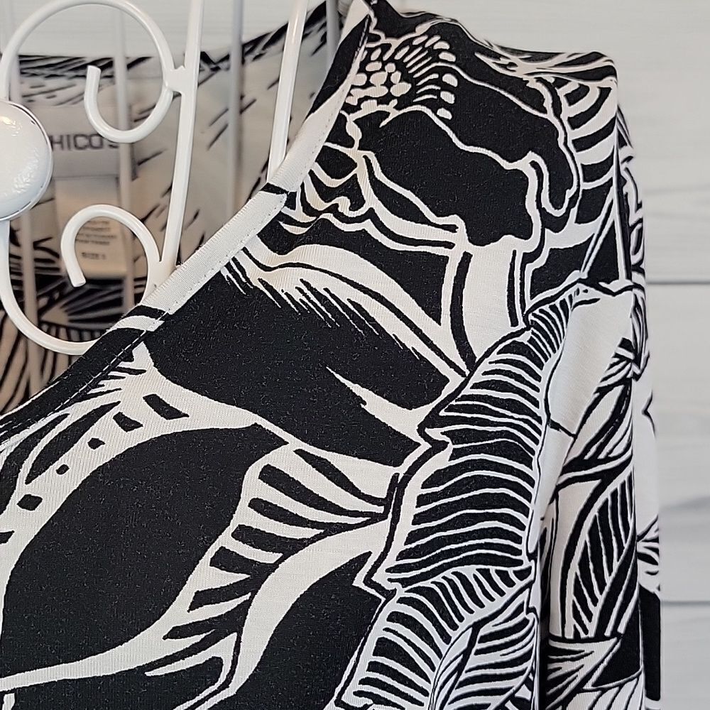 Chico's black and white floral print top Women's Size M - Picture 4 of 10